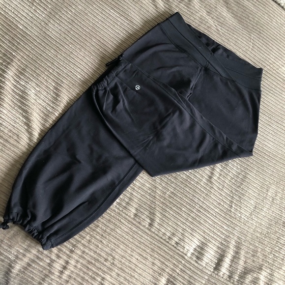 LULULEMON CROPPED YOGA PANTS - Picture 3 of 7